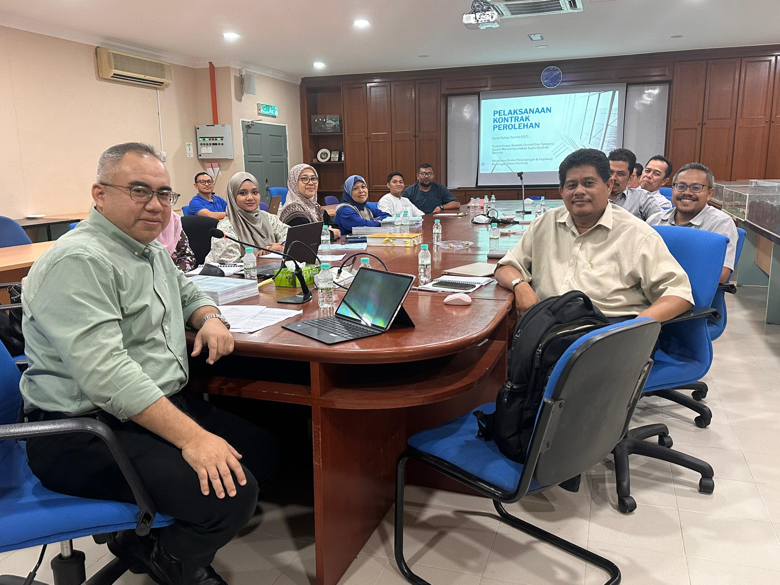 Taklimat Oleh Penasihat Undang-Undang Mengenai Pelaksanaan Kontrak Perolehan Yang Dikendalikan Sendiri Oleh Jabatan Pembangunan